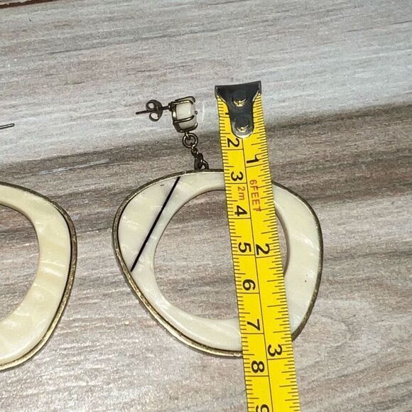 Vintage Chunky Dangling Earrings Cream Gold Tone Hoop Classic Bohemian Ethnic - Picture 5 of 7
